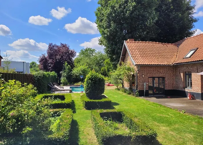 Ferme De Caractere Avec Piscine Et Cheminee