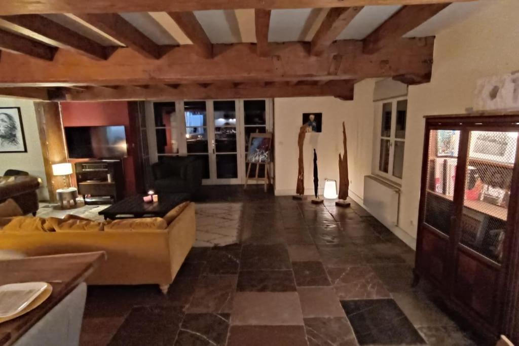 Ferme De Caractere Avec Piscine Et Cheminee